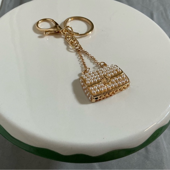 Elegant Gold and Pearl Keychain - Picture 2 of 3